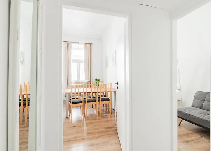 Stylish Near Westbahnhof Vienna